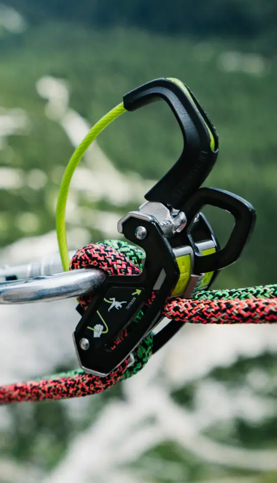 GIGA JUL Brakingassist Tubers (Highly versatile belay device | suitable for use as a tuber and autotuber) - Image 4